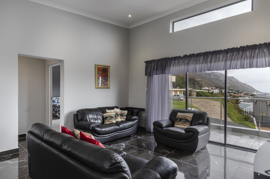 3 Bedroom Property for Sale in Mountainside Western Cape